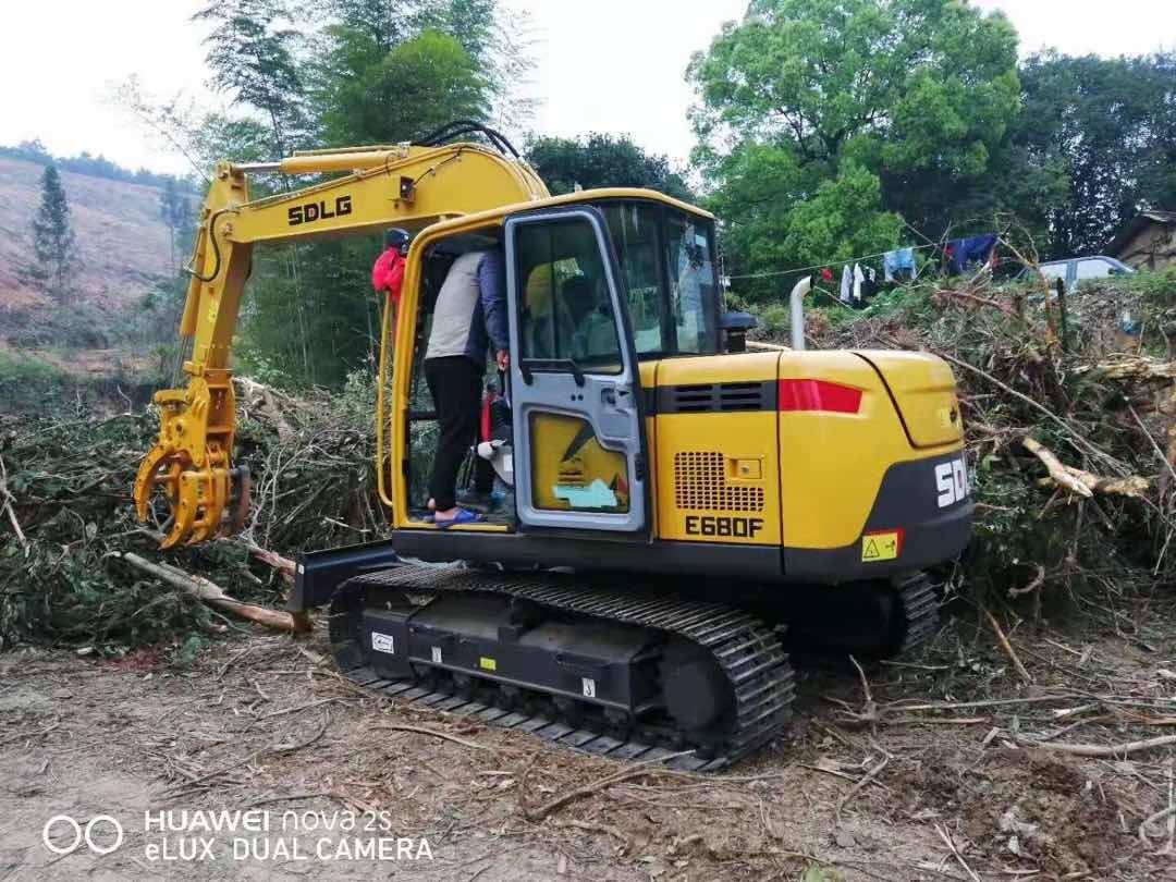 临工e680挖机九成新出售33w