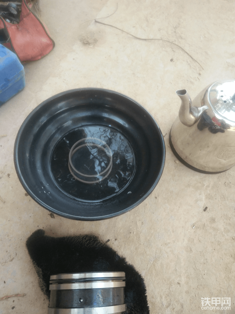 半碗開水泡一下主油封，裝的時(shí)候好裝