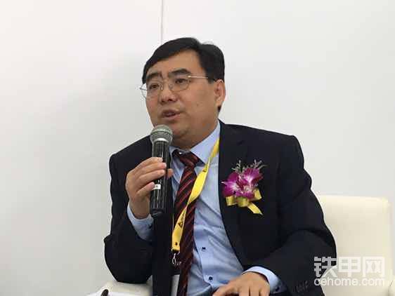 山東臨工總經(jīng)理文德綱表示，近些年山東臨工在質(zhì)量方面的投入已經(jīng)結(jié)了碩果，未來將進一步加強產(chǎn)品質(zhì)量。同時他還表達智能化自動化對山東臨工的更大推動力量