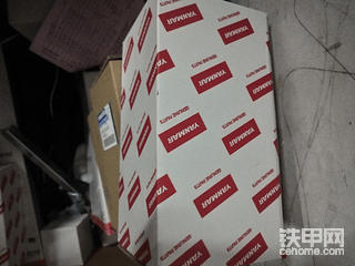 老鐵們，你們買小松60-8送多少配件，日立70-5A送多