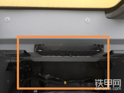 老款EC80D，幾乎沒有“座椅”