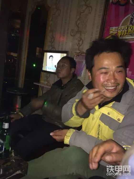 外號（小眼）笑起來有點猥瑣<img class="smiley" src="/img/smiley/new/tiejia3.gif"><img class="smiley" src="/img/smiley/new/tiejia3.gif"><img class="smiley" src="/img/smiley/new/tiejia3.gif"><img class="smiley" src="/img/smiley/new/tiejia3.gif"><img class="smiley" src="/img/smiley/new/tiejia3.gif">