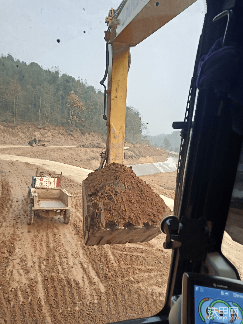 裝大型翻斗車  ，哈哈