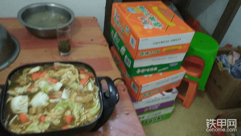 過年飯店關(guān)門，準(zhǔn)備的方便面
