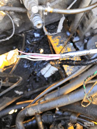 小松360-7，加不上油的疑难故障处理