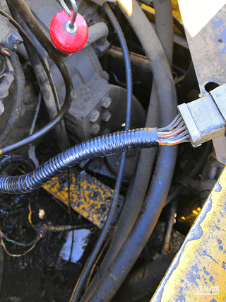 小松360-7，加不上油的疑难故障处理