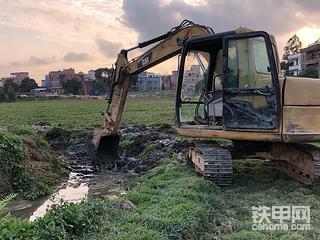 307C行走跑偏是怎么回事