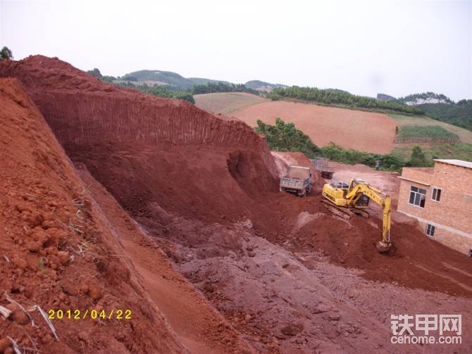 宅基地的挖掘 最初的开挖方式 放坡比例 二级放坡 如何用最有力的条件创造最高的价值！我记得这个宅基地是承包的！