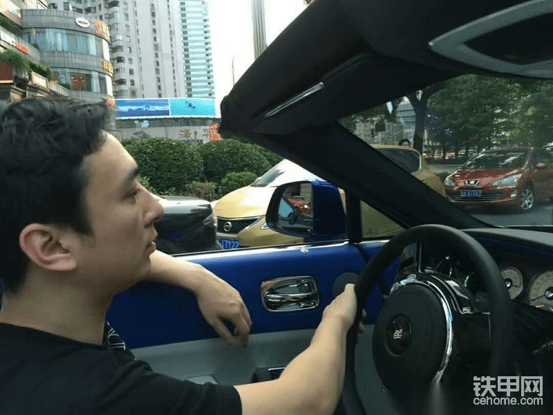 和好友開車兜風