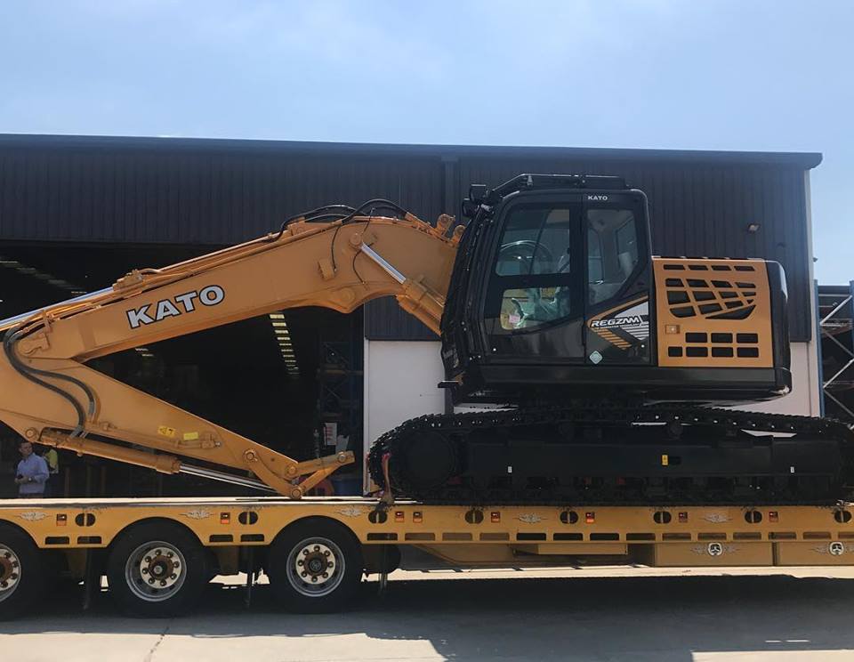 最新加滕HD823MR-7挖掘機
