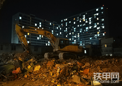 夜色下，撩人的小松