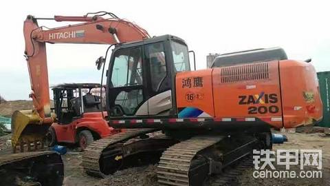 哪位兄弟可以告知日立200-5A油耗是多少