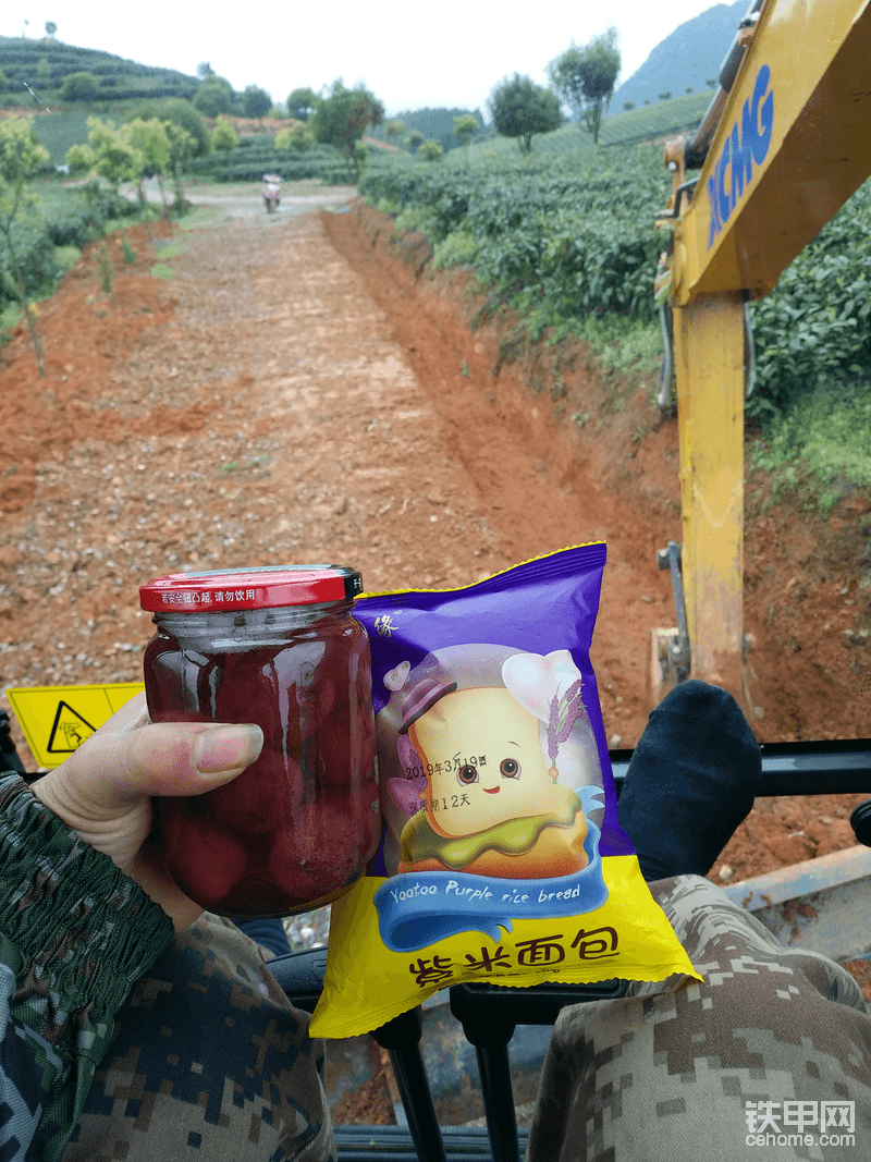 老家的杨梅罐头，味道不错，