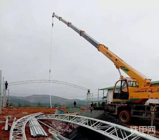 你难过的时候，他们在工地开吊车，你开心的时候，他们还在工地开吊车，不管你与他们传递快乐，还是倾吐不满，他们的微信电话一直在线！
