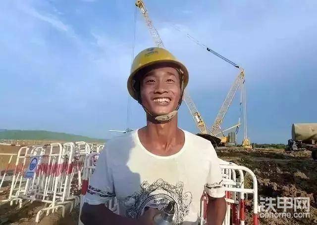 开吊车的朋友都是踏踏实实的人，生活稳定，收入不错，不仅不会找你借钱，说不定还能借钱给你！
