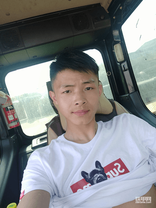 这个夏天开挖机  又要黑8℃