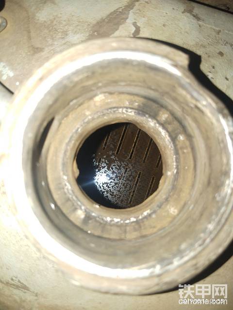 神鋼挖機(jī)200-8水箱口冒泡都是啥原因造成的？