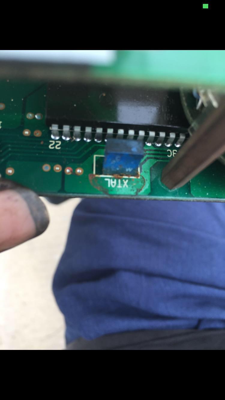 有人会修电路板吗 小松PC30-7