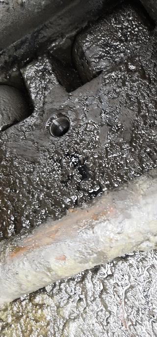 破碎錘黃油嘴上面那個是排氣閥嘛