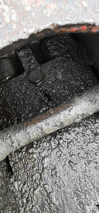 破碎錘黃油嘴上面那個是排氣閥嘛