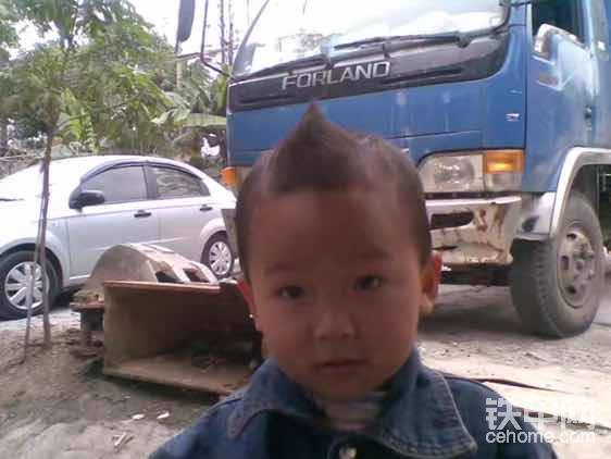 這是我大侄子，頭發(fā)我給弄的<img class="smiley" src="/img/smiley/new/tiejia37.gif"><img class="smiley" src="/img/smiley/new/tiejia37.gif"><img class="smiley" src="/img/smiley/new/tiejia37.gif"><img class="smiley" src="/img/smiley/new/tiejia37.gif">