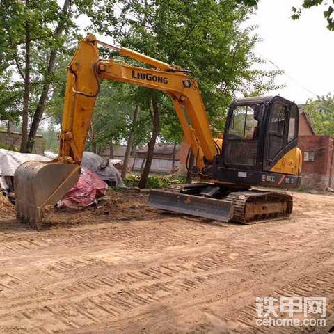 從小做夢都想開挖機(jī)。長大后才知道那是夢是噩夢