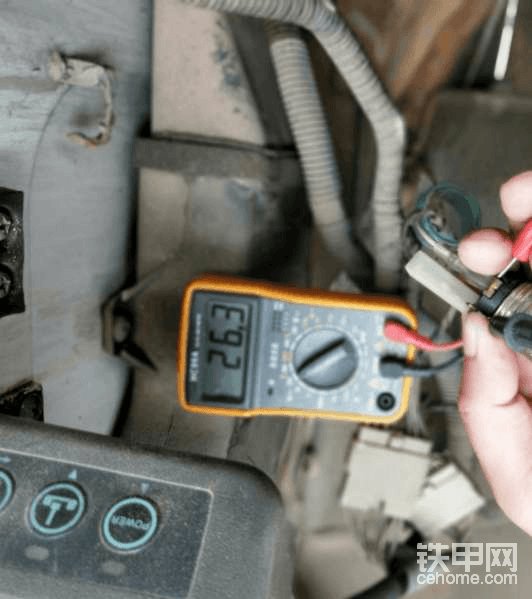 這個(gè)萬(wàn)能表用處可大了，自己喜歡研究電路特意買(mǎi)的