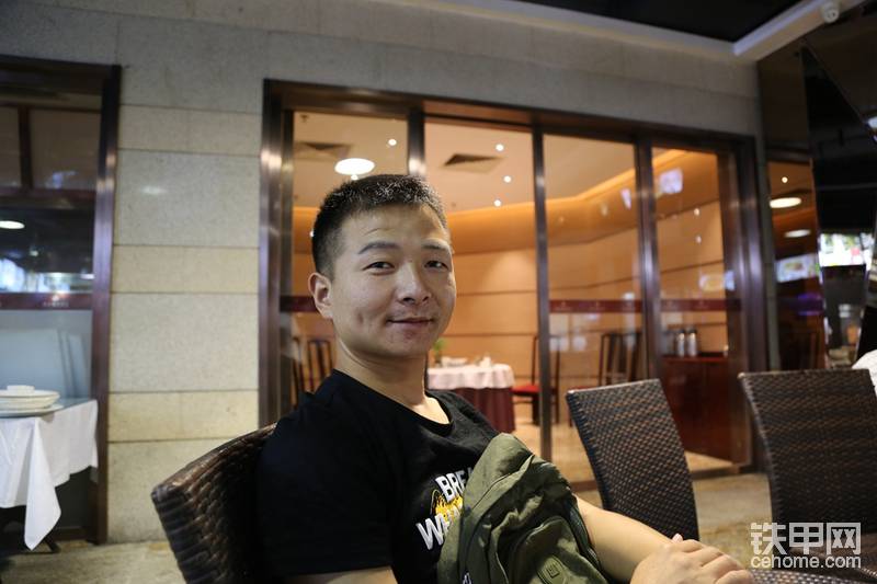 甲友尾號8886從江西廣豐跑過來幫忙干活，得益于健身成功減肥40斤，一年后的今天見面，讓我驚訝了一把。如果對他感興趣，可以在論壇搜索關(guān)注他。