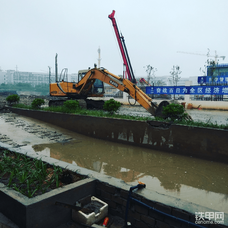 以前最期盼下雨，大家都可以休息，哈哈