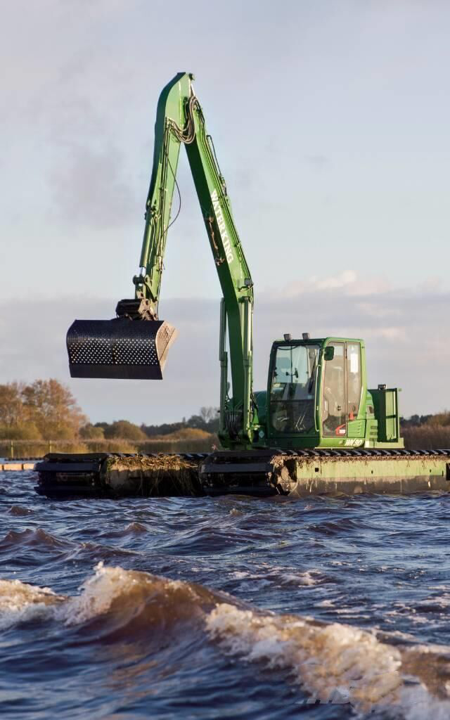 海外靚機：小型兩棲水挖