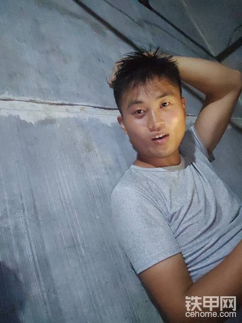我是一名挖掘机司机有想联系我的就加我微信Q2421137