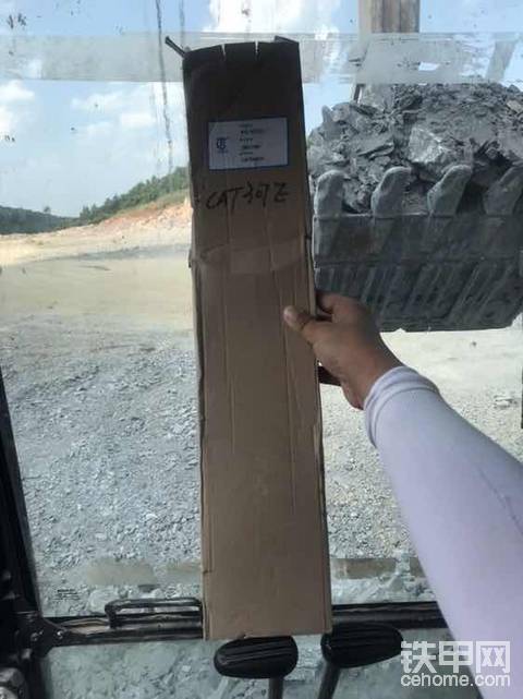 拿到卡特326空调滤芯一脸懵逼。