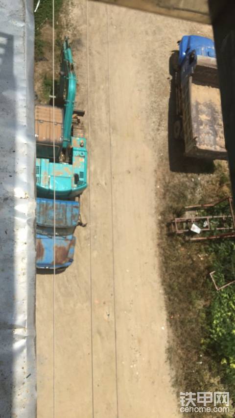 神钢75-8液压油放气处松动怎么弄