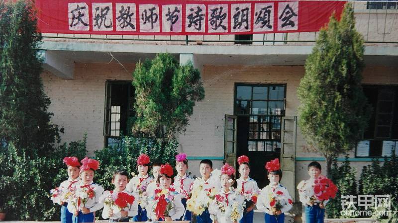年過(guò)輕。
猜猜哪個(gè)是我？