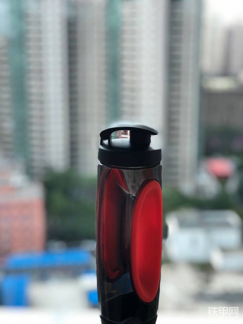 我們將從所有回復(fù)留言中，抽取標(biāo)簽點(diǎn)評(píng)最優(yōu)秀的30位，每人將送出沃爾沃定制保溫杯一個(gè)；