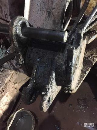 【我要上头条】大臂座基崩掉了，花费240元维修！