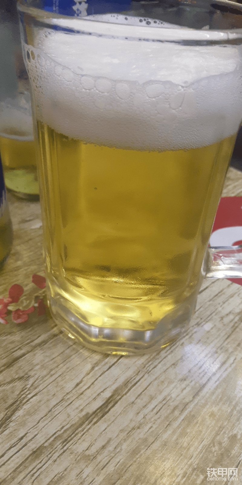 一杯冰鎮(zhèn)啤酒簡(jiǎn)直不要太爽