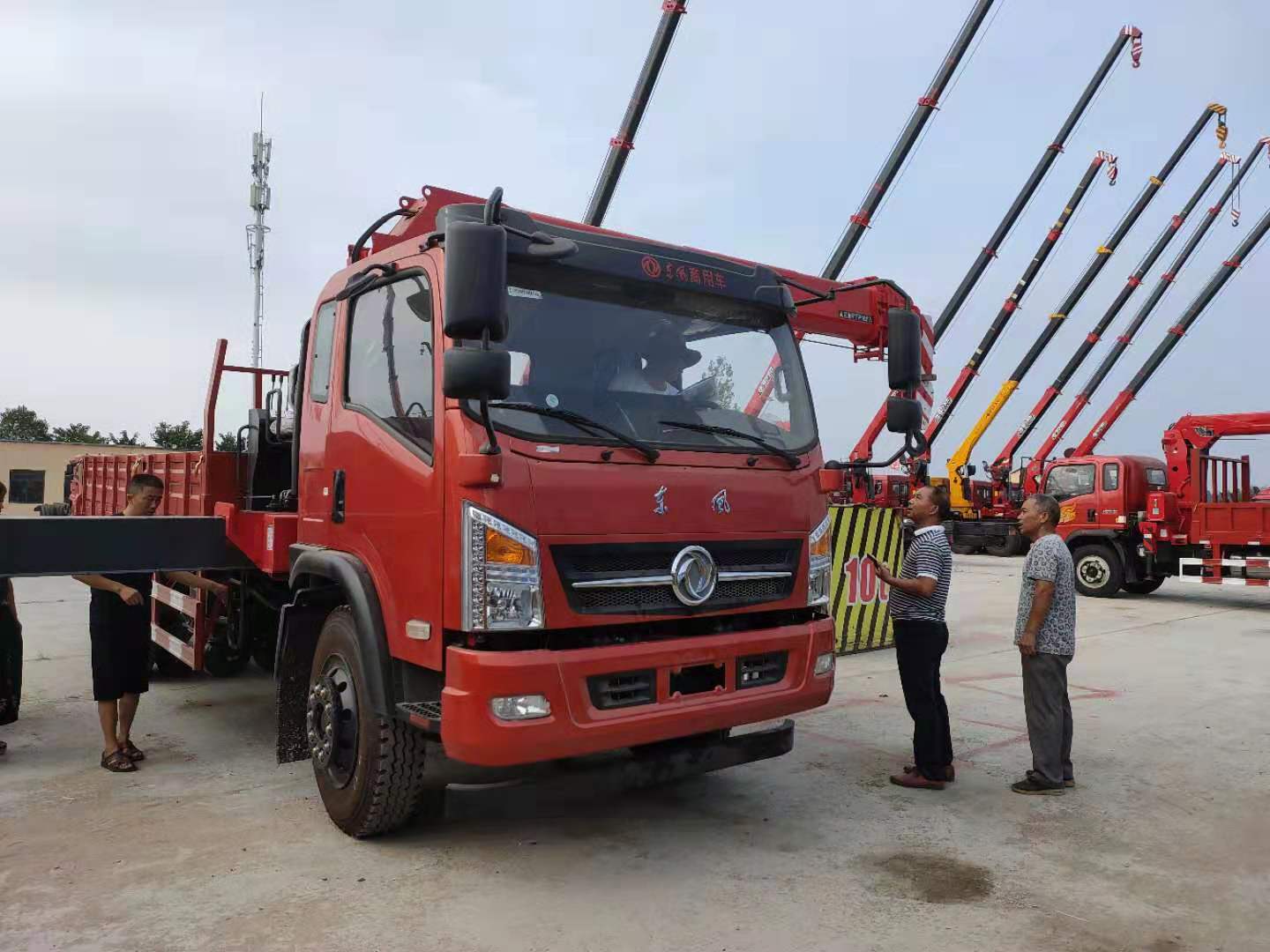 廠家直銷各型號(hào)，噸位，全新，二手隨車吊