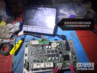 小松460-8挖掘機顯示屏無法顯示的維修