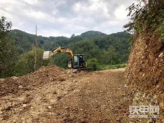 不忘使命，勇攀高峰。