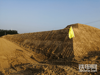挖掘机建大棚