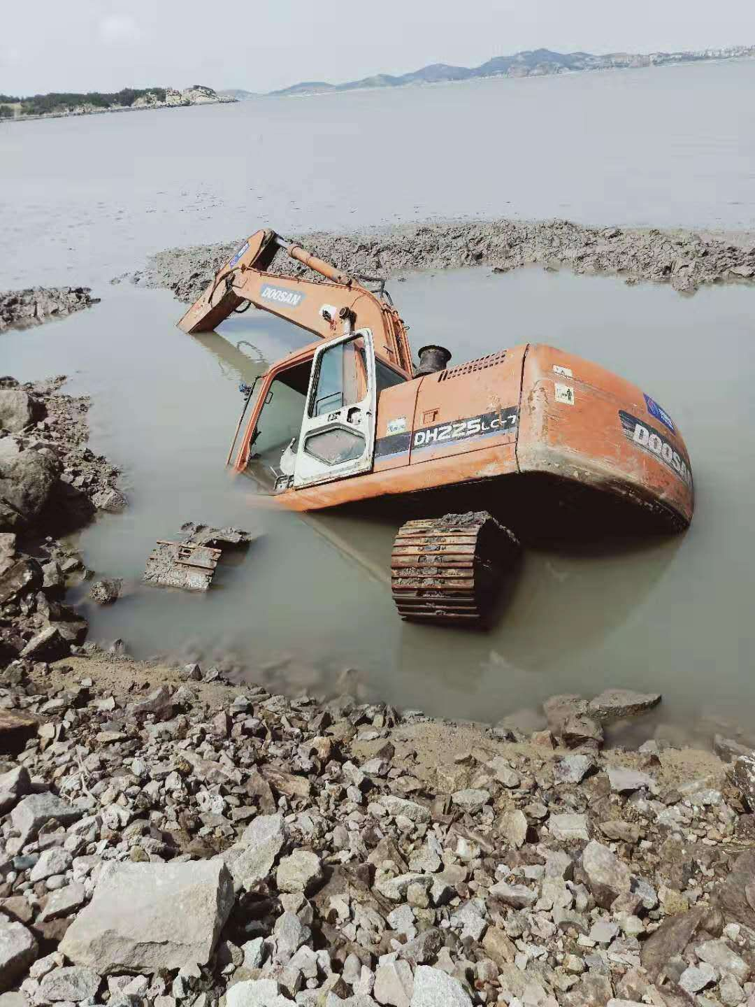 挖机被海水淹没了还有维修价值没？