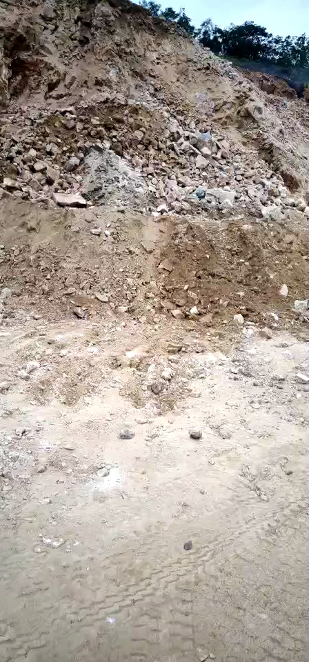 矿山上用挖机怎么沥石头