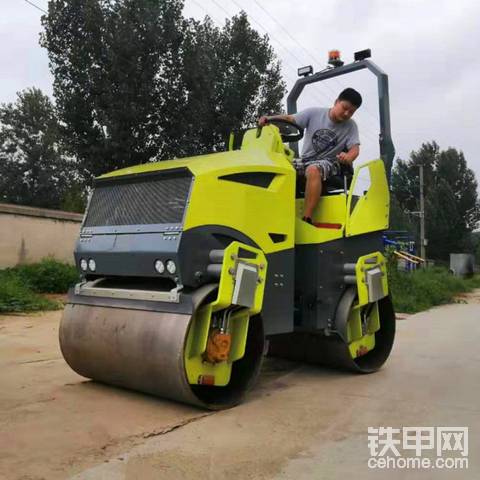 3吨全液压压路机