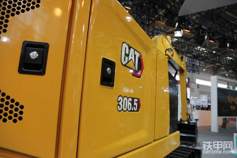 全新一代Cat® 迷你液压挖掘机Cat® 306和Cat® 306.5具有行业领先配置，其设计旨在为客户提供卓越性能。与此前型号相比，性能提升最高可达10%，燃油消耗降低最高可达15%。