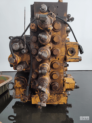 PC200-8