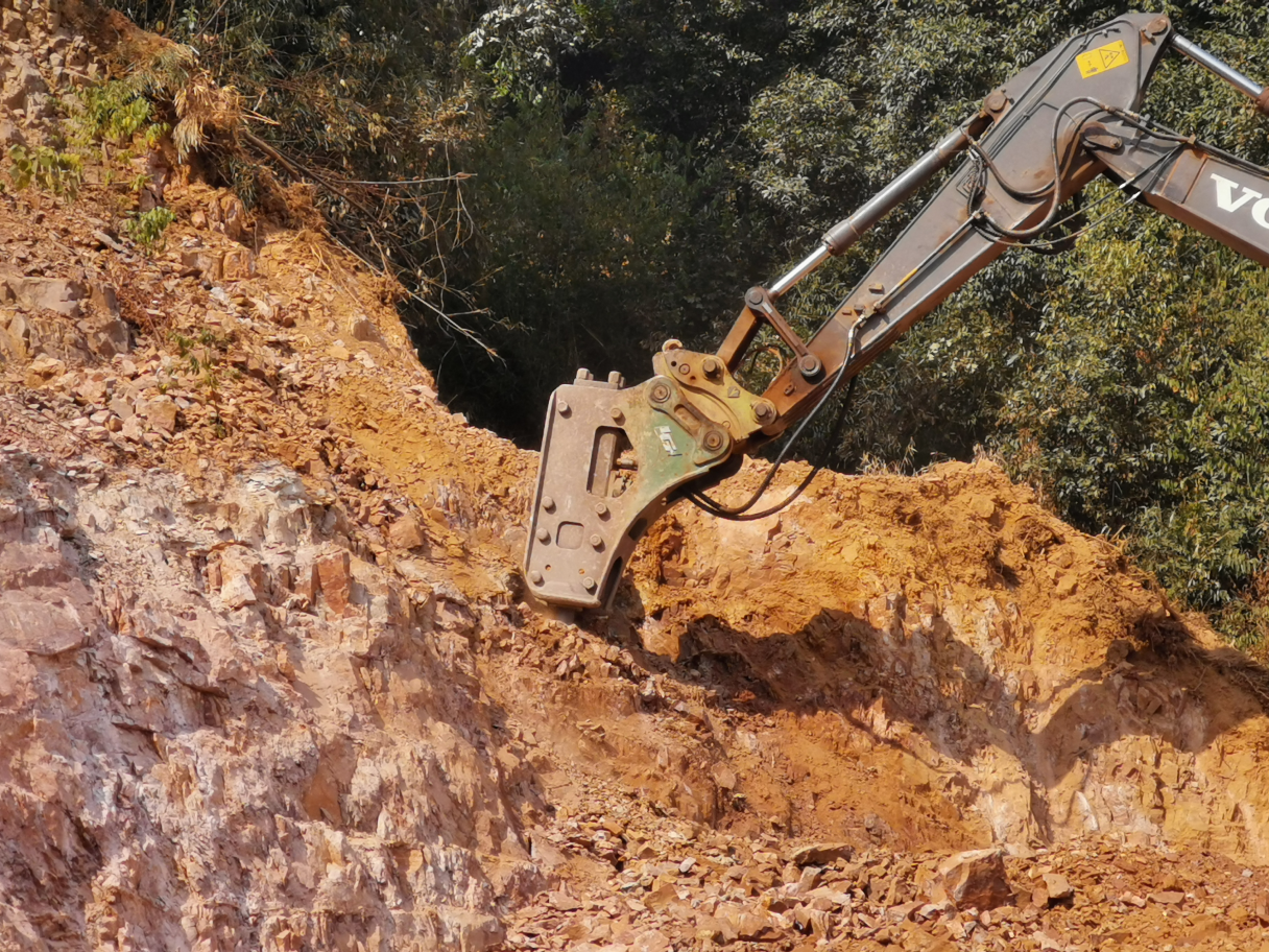 【直播中】跟著沃爾沃維修高手看挖機，視野完全不一樣！