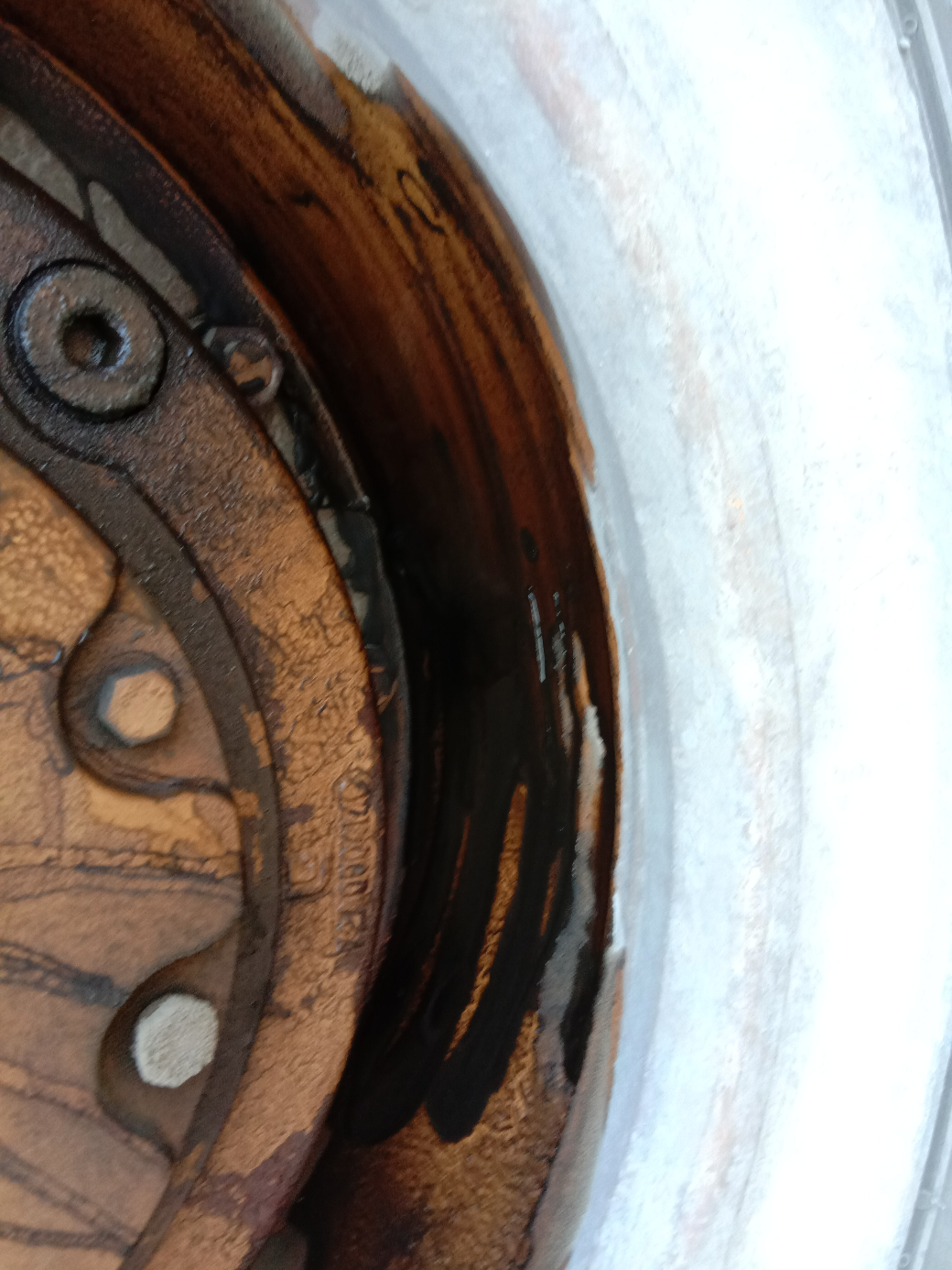 铲车轮毂处是漏油吗？是什么油