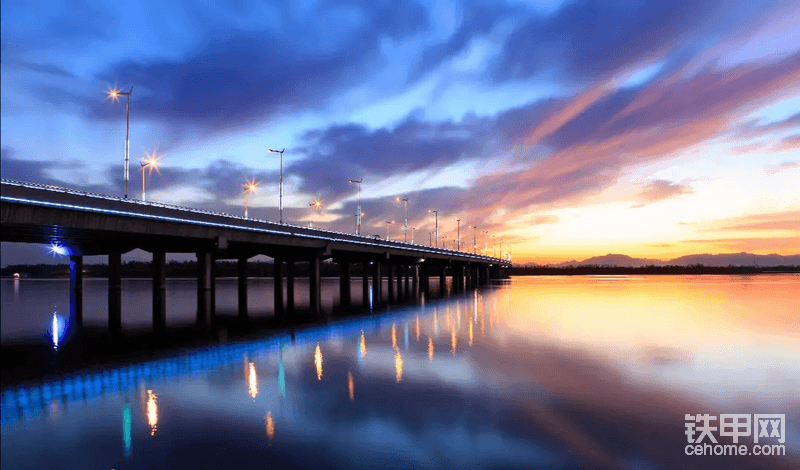 夕陽下的鋼城大橋