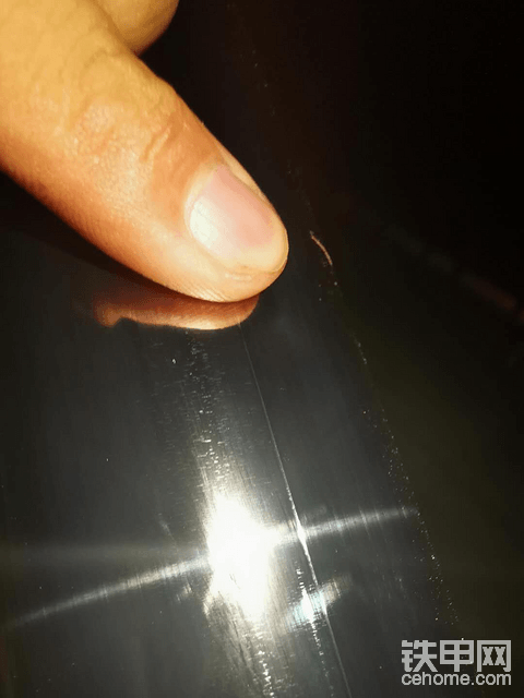 徐工75D一千小時油缸發(fā)黑尋找一樣的甲友。